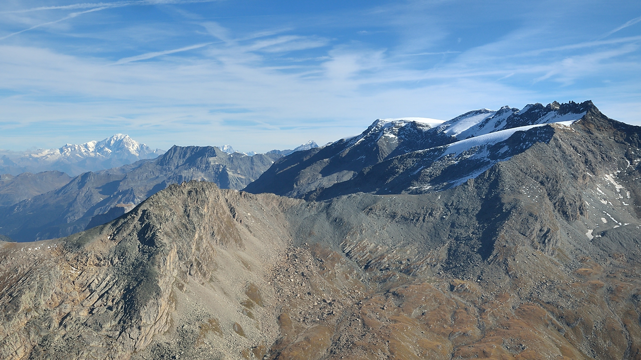 PointeEchelle-120923-004.jpg - Vue du debut de l'arete : vers les Ecrins