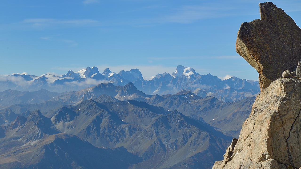 PointeEchelle-120923-006.jpg - Vue du debut de l'arete : vers les Ecrins
