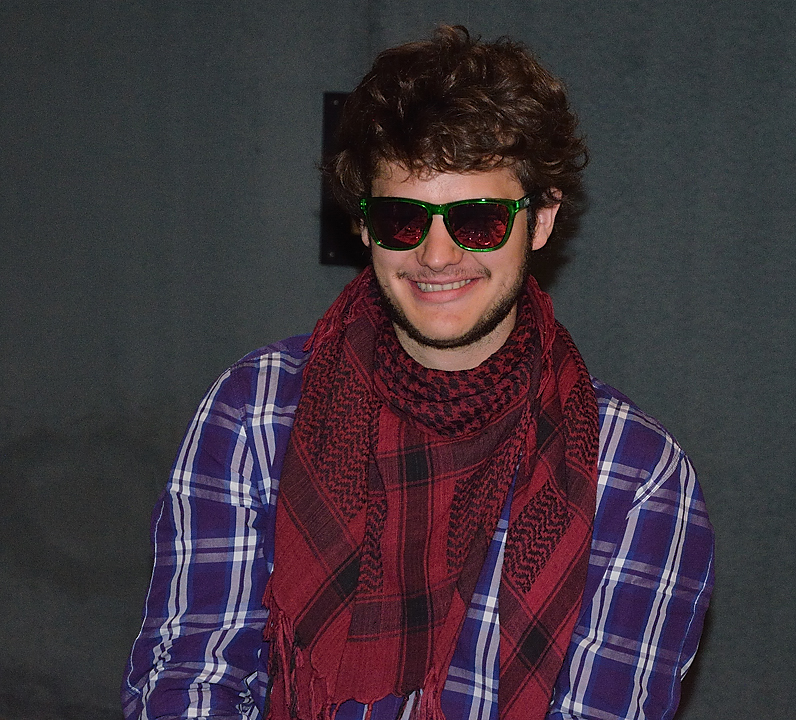 VisiteAmelia-2012-11-03-057.jpg - Le dernier soir c'est tout le monde a la maison : les lunettes vendues par Raph