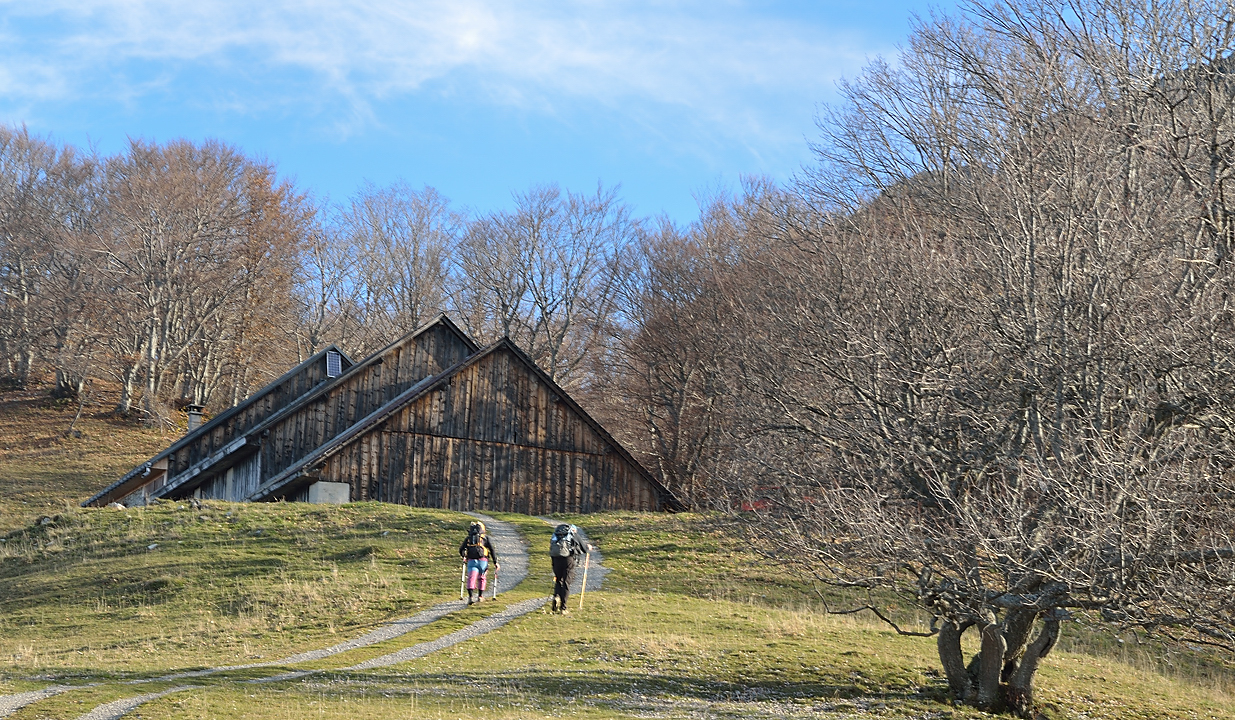 ArclusazBauges-2012-11-17-005.jpg - le chalet du Potat encore presque a l'ombre