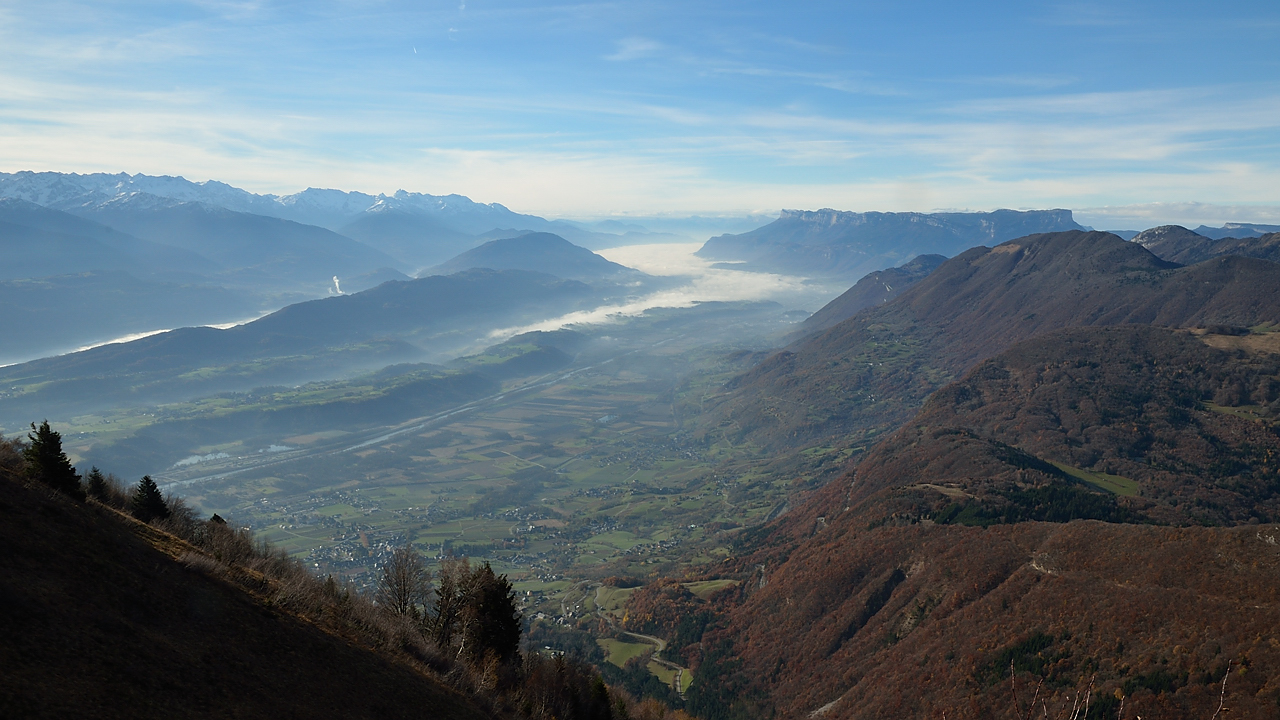 ArclusazBauges-2012-11-17-008.jpg - la-bas au fond dans le Gresivaudan c'est toujours le brouillard