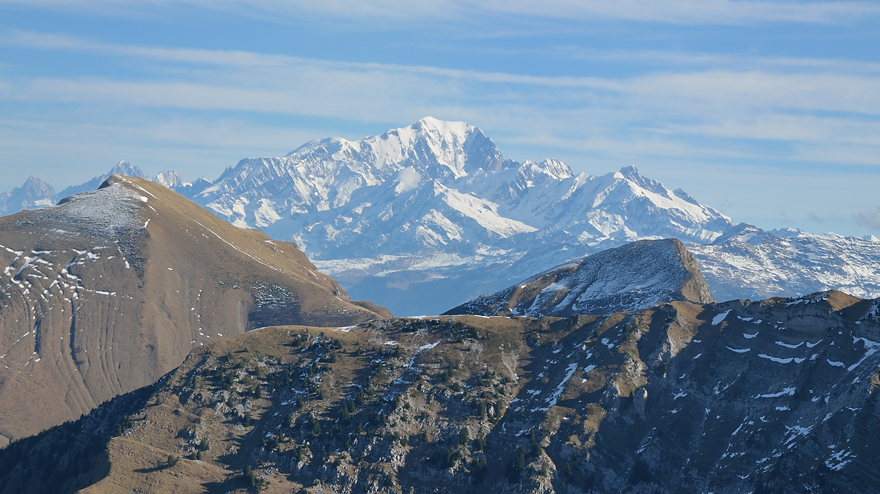 ArclusazBauges-2012-11-17-017.jpg - La crete du Grand Parra et au fond le Mont Blanc