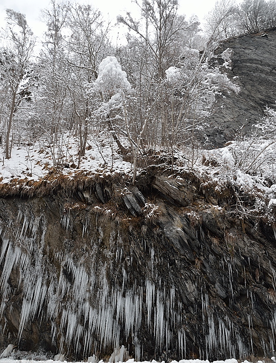 Tete-de-Vallon-121201-027.jpg - paysages enneiges vers le Moulin en-dessous de Besse