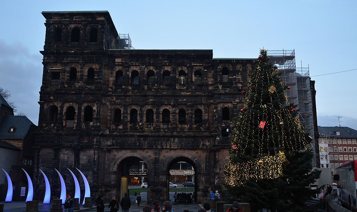 Dagstuhl-121219-024-Trier.jpg - Porta Nigra