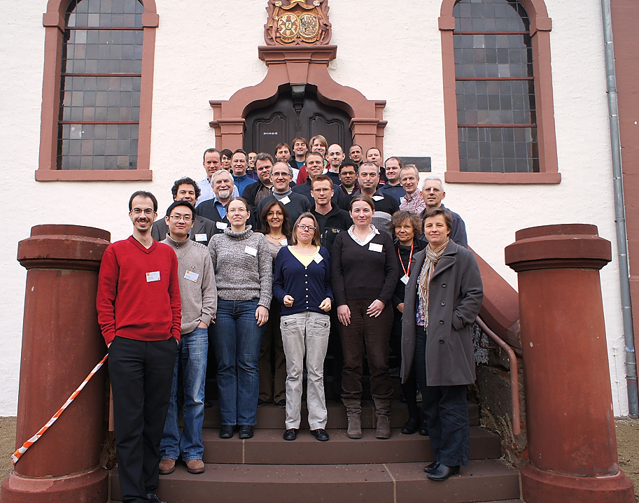 Dagstuhl-2012-12-19-002GroupPhoto.jpg - The obligatory group photo