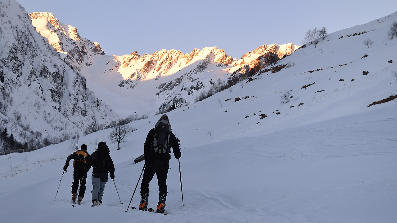 Sambuis-121231-001.jpg - pas loin apres le depart  de Valmaure -- on est parti pour le col du Tepey