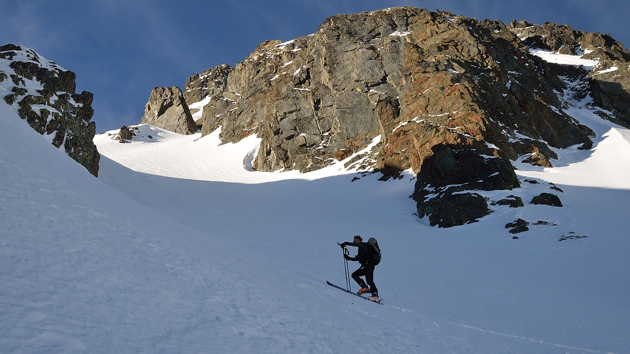 Sambuis-121231-013.jpg - dans le raidillon qui monte au plateau sommital -- la neige a l'air bien stable