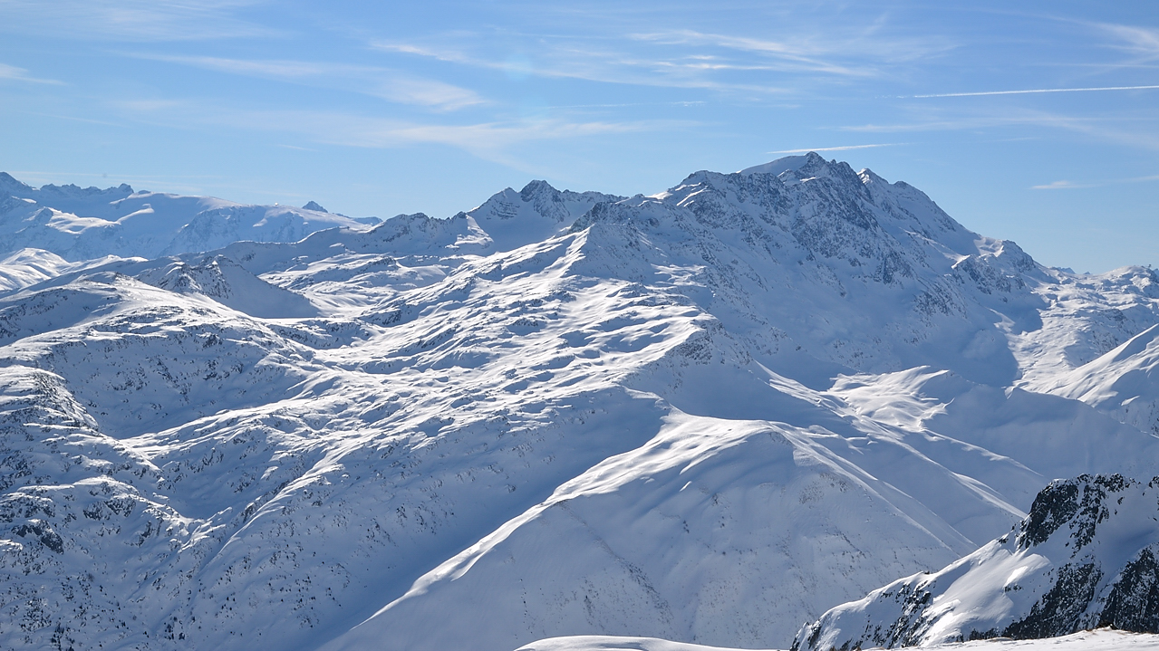 Sambuis-121231-022.jpg - vue sur les Grandes ROusse et la station de St Sorlin d'Arves