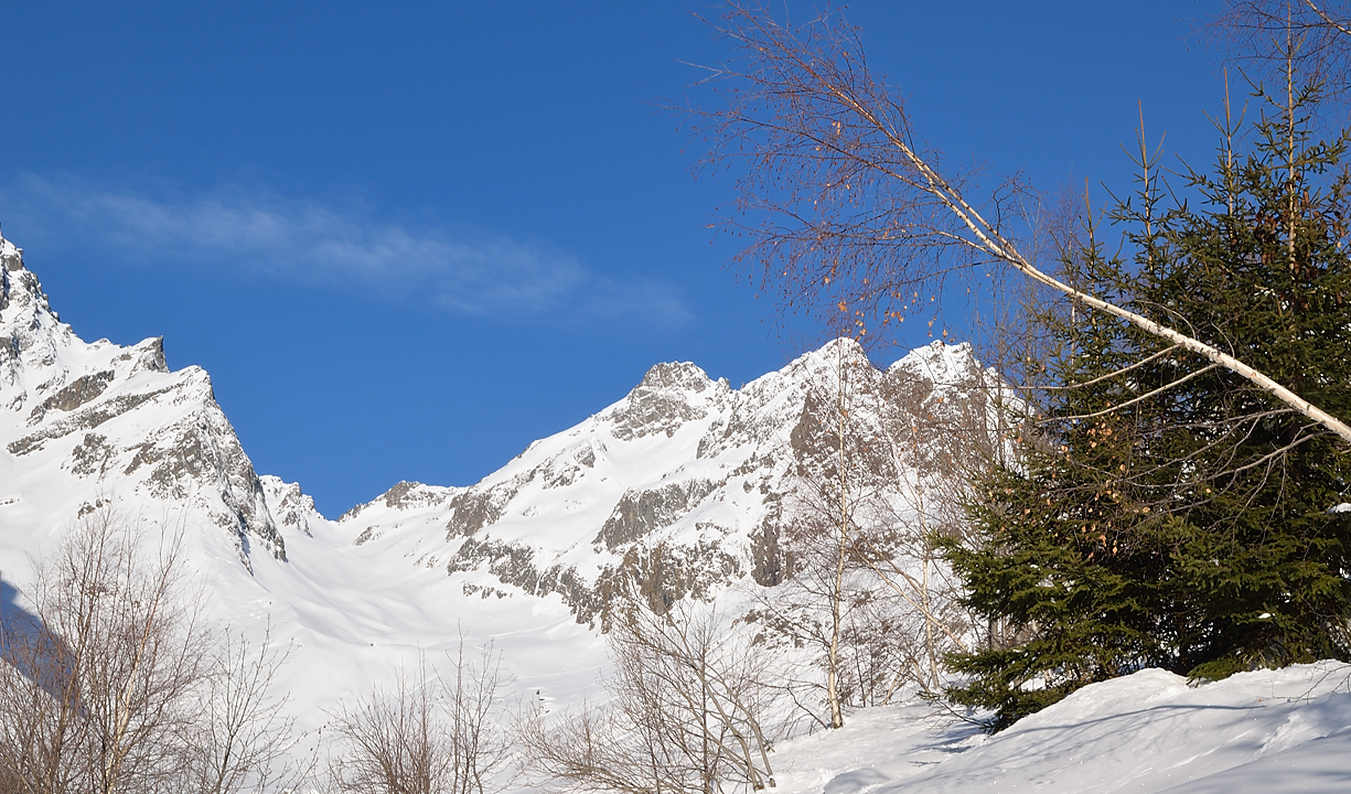 GrandMoretan-130126-009.jpg - Au fond le col des Gleyzins et a droite le Grand Morétan