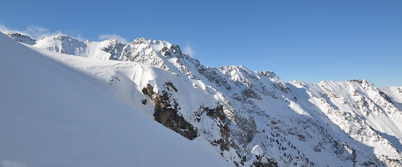 ColMenou-130209-019.jpg - Vue sur les Rochers du Diable