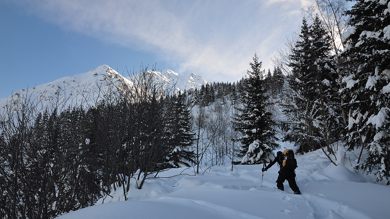 GrdValoire-130216-010.jpg - Arrivee sur la crete sous le chalet