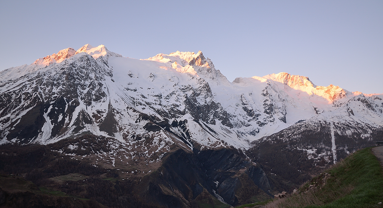 Goleon-20130504-004.jpg - Au depart a Hieres avec une vue magnifique sur la Meije