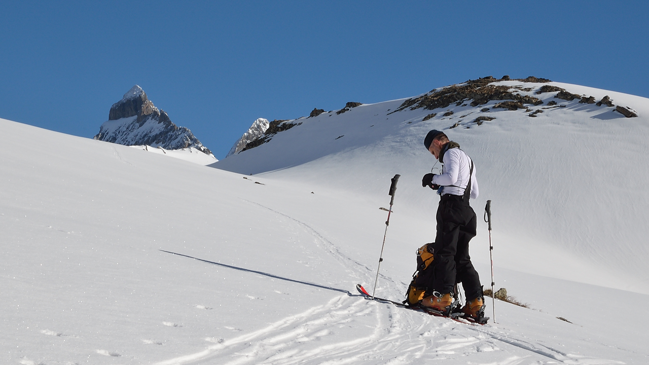 Goleon-20130504-007.jpg - apres le lac : au fond l'Aiguille d'Arves Meridionale