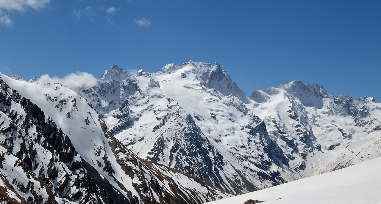Goleon-20130504-026.jpg - Vue de la terrasse du refuge