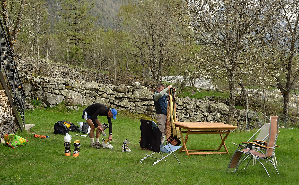 1-Piolit+Paria-20130508-022.jpg - Piquenique au soleil à Champo