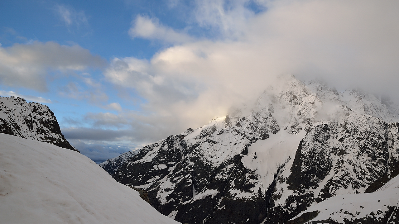 2-FaurioMonetier-20130510-009.jpg - Vue du refuge sur le Pelvoux