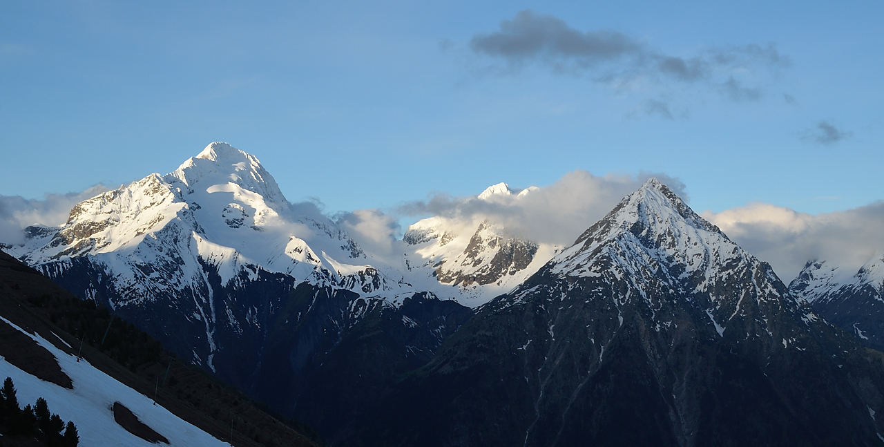 DomeLauze-20130602-003.jpg - La Muzelle prise peu apres le depart de la Petite Aiguille