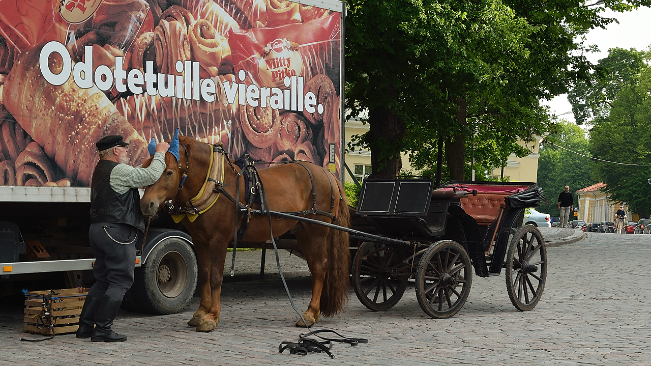 20130613-081-Turku.jpg - Getting ready for the day
