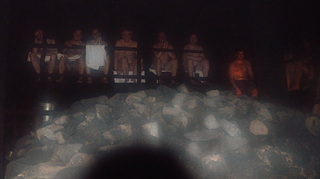 20130613-139-Turku.jpg - dampy and dark atmosphere in the huge smoak sauna -- some may recognize themselfs