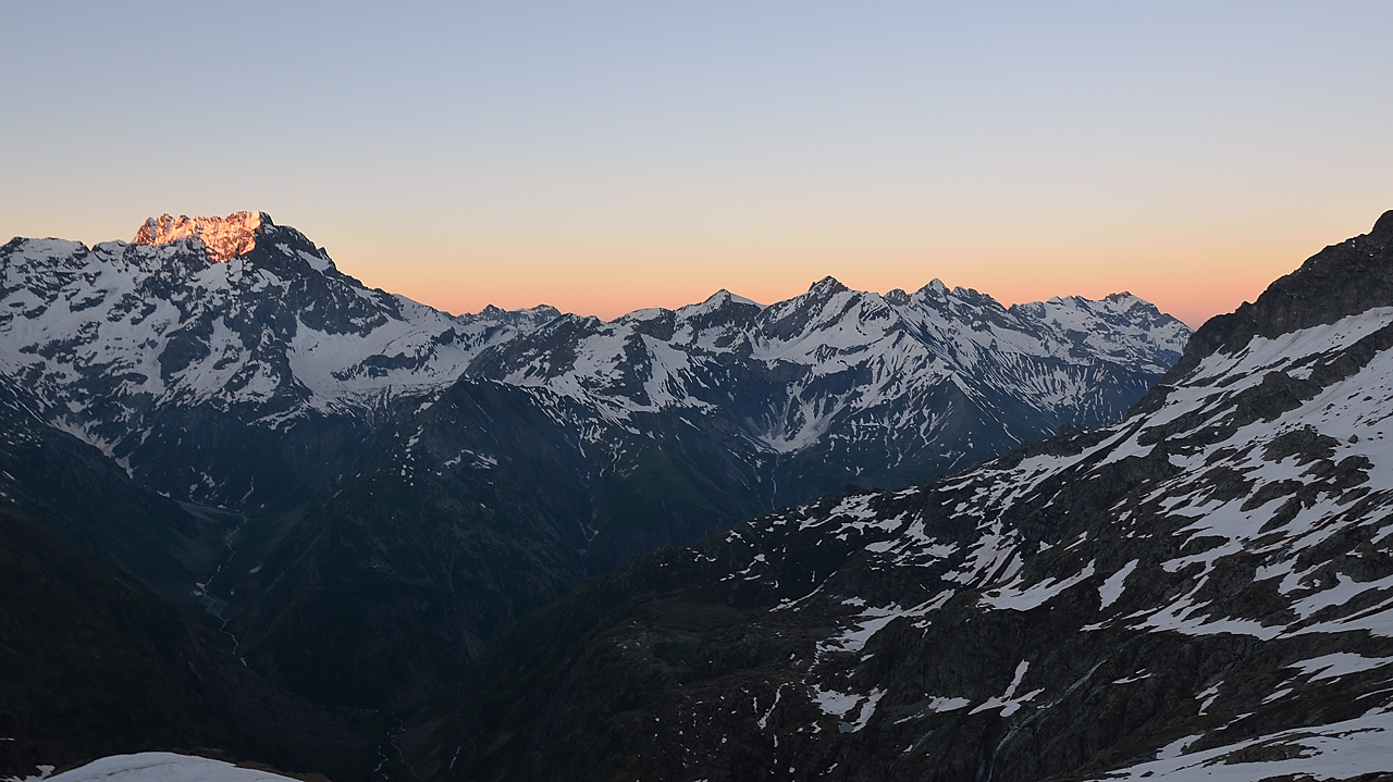 20130623-006-Rouies.jpg - levee du soleil sur le Sirac