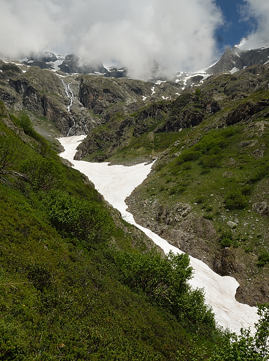 20130623-042-Rouies.jpg - vue du chemin qui passe 20m plus haut : finalement c'etait pas mal ...