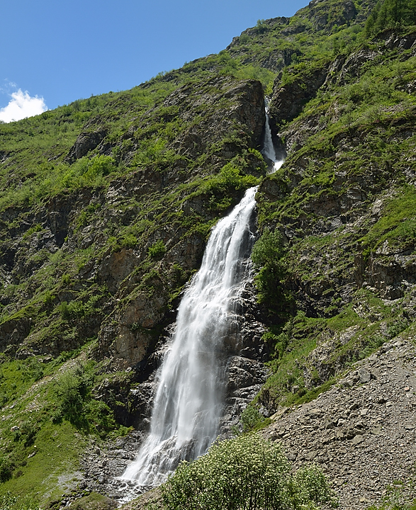20130623-049-Rouies.jpg - l'impressionante cascade a cote du refuge du Gioberney