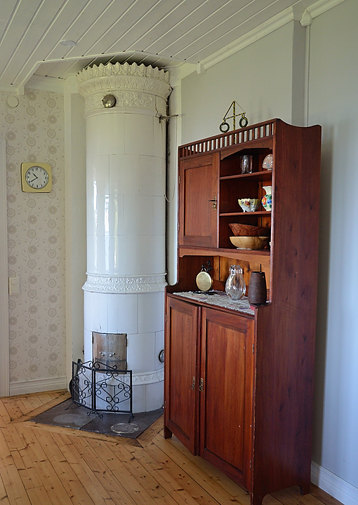 20130905-014-Uppsala.jpg - A typical Swedish wood stove 