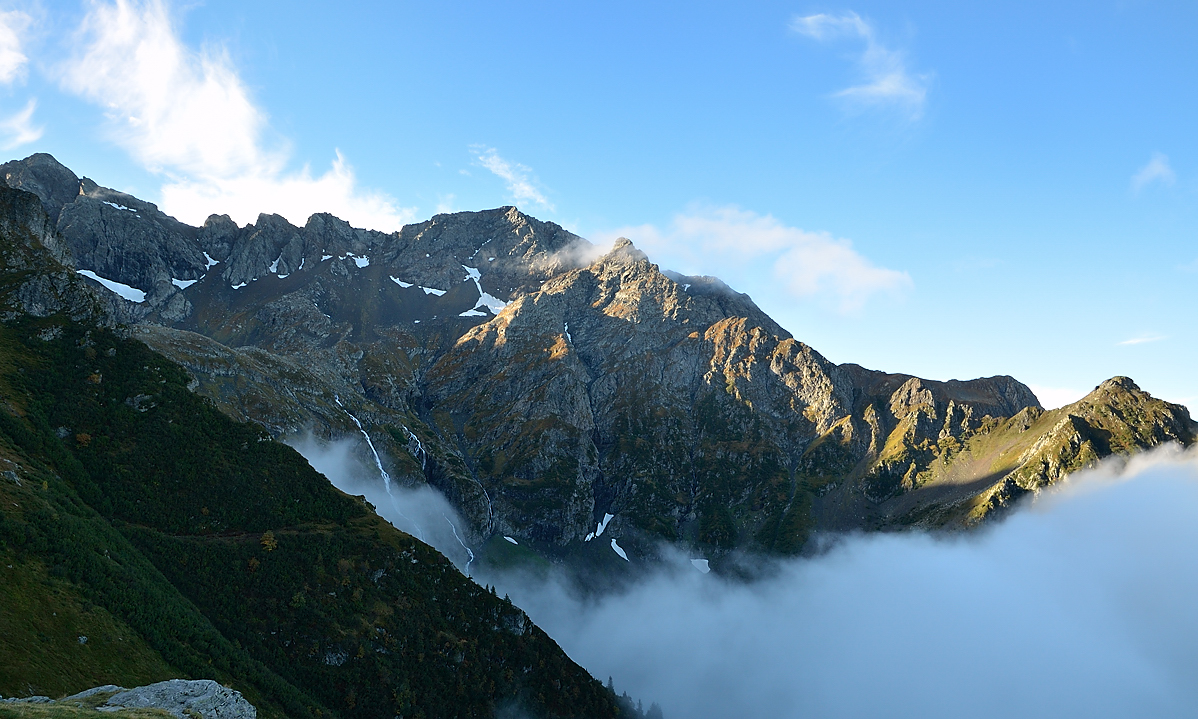 20131006-002-MineDeFer.jpg - Au refuge Jean Collet : on a laissee la couche de nuages derriere nous