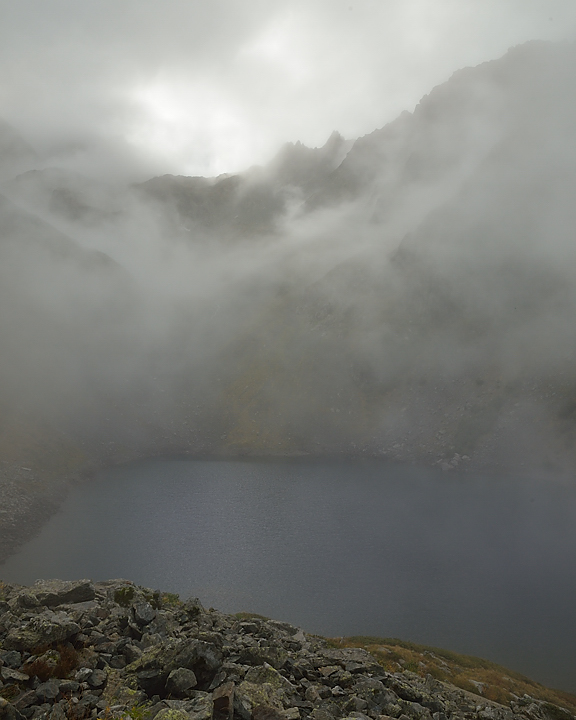 20131006-009-MineDeFer.jpg - Au niveau du lac c'est le brouillard a couper au couteau .... sauf quelques minutes je profite pour prendre quelques photos