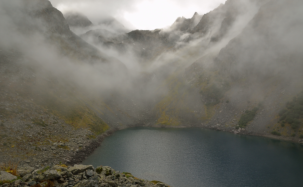 20131006-012-MineDeFer.jpg - Au niveau du lac c'est le brouillard a couper au couteau .... sauf quelques minutes je profite pour prendre quelques photos