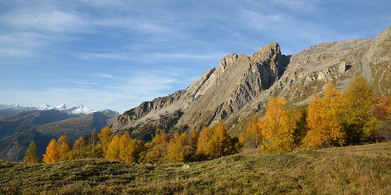 20131026-004-PerronEncombres.jpg - Le Pic Genie ... et au fond les Aiguilles d'Arves