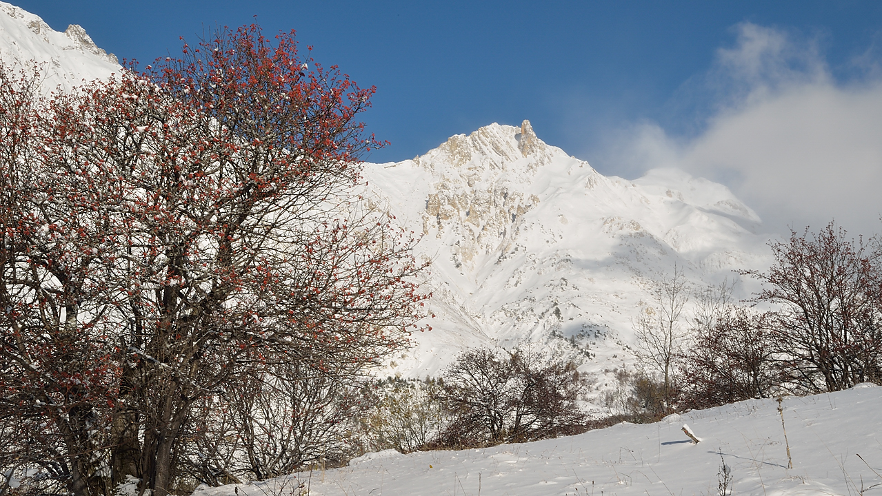 20131111-003-EncombreSki.jpg - Le Chateau d'Aubert, encore plus beau en blanc