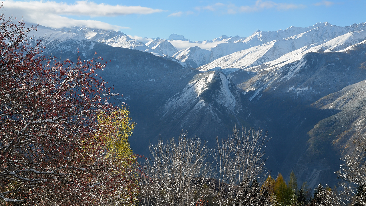 20131111-004-EncombreSki.jpg - Vue vers le sud : au fond on reconnait bien la Barre des Ecrins