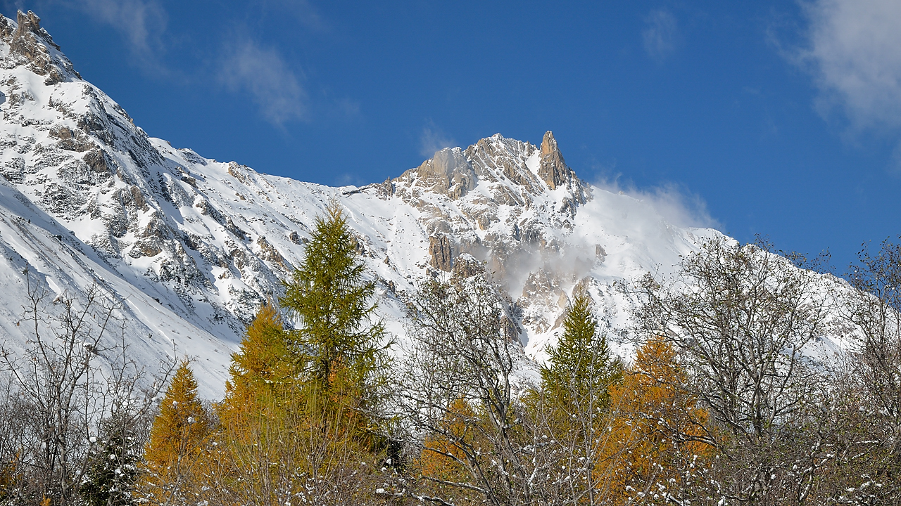 20131111-018-EncombreSki.jpg - Chateau Aubert du parking au Charbutan
