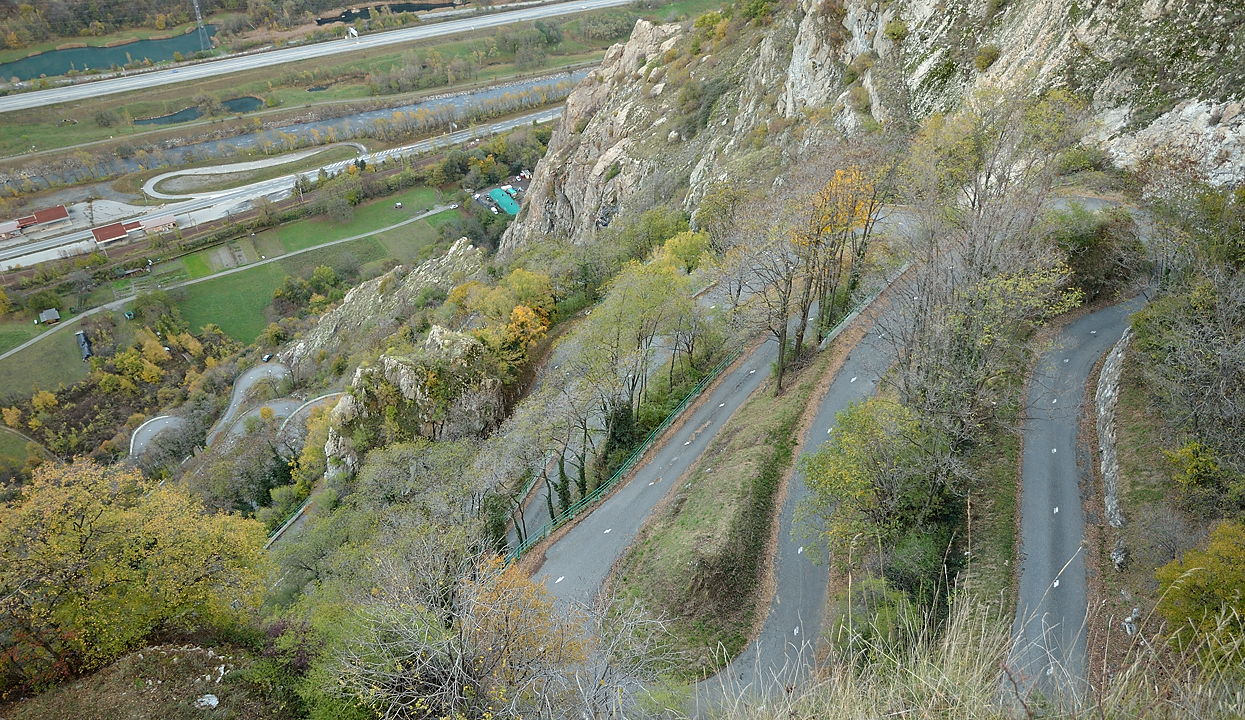 20131111-025-EncombreSki.jpg - La route montant au Montvernier ... qu'on voit toujours en rentrant, voila, on y est allee