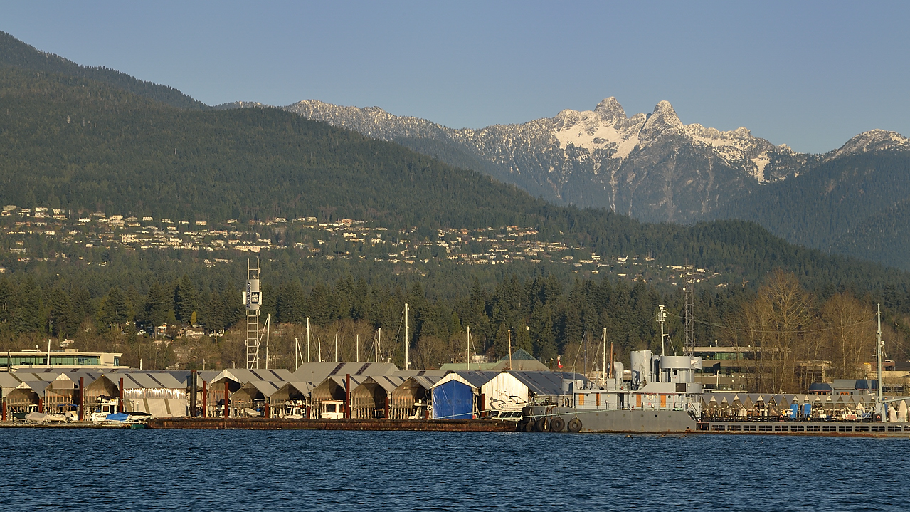 20131207-055-VancouverRTSS.jpg - In the Seabus: arriving at the harbour of North Vancouver
