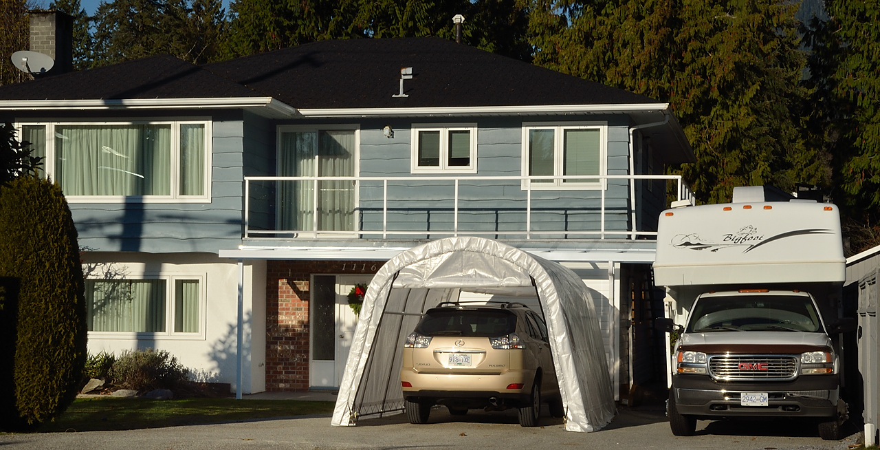 20131207-078-VancouverRTSS.jpg - Typical houses a long Capilano road