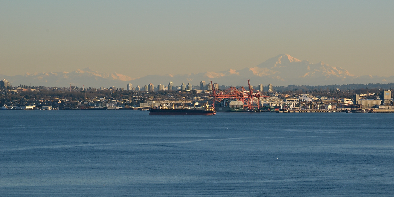 20131208-105-VancouverRTSS.jpg - Views from the Lions Gate Bridge : Mount Baker