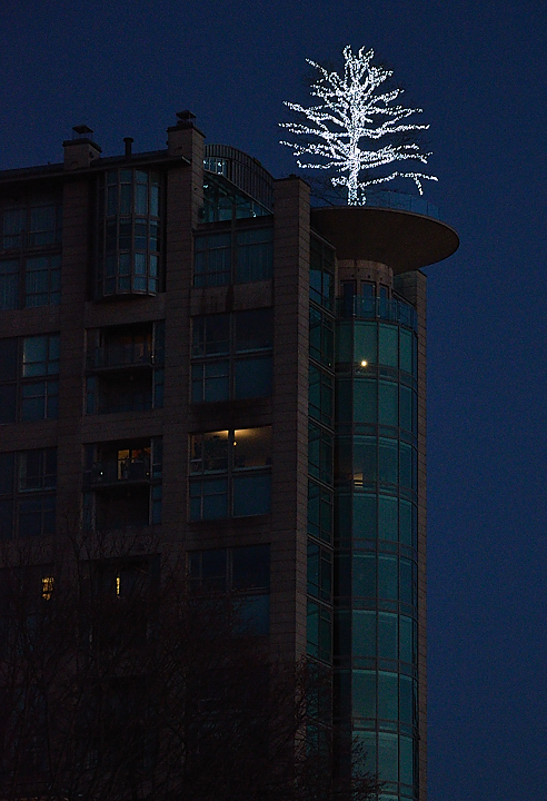 20131208-127-VancouverRTSS.jpg - Leaving Stanley Park via English Bay Beach