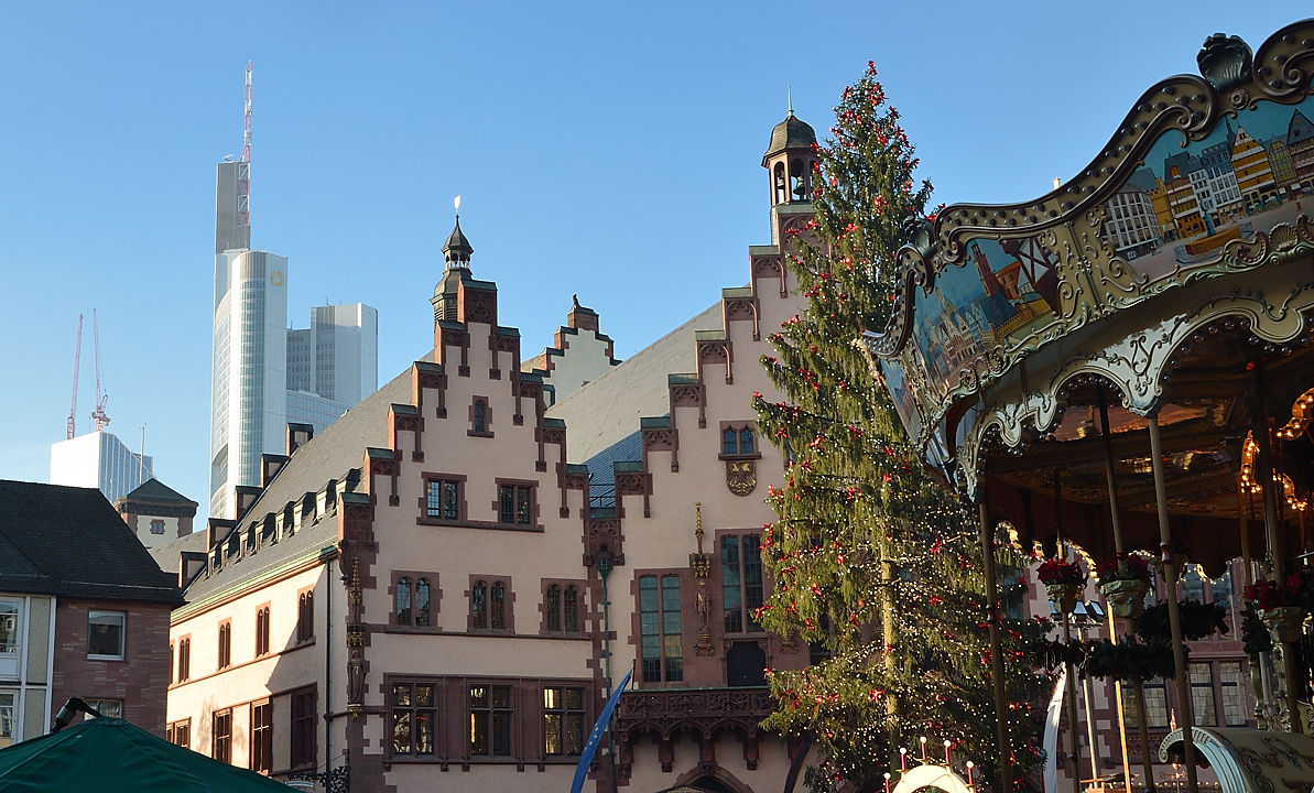 20131210-153-VancouverRTSS.jpg - Christmas market in the (very small) historic town of Frankfurt