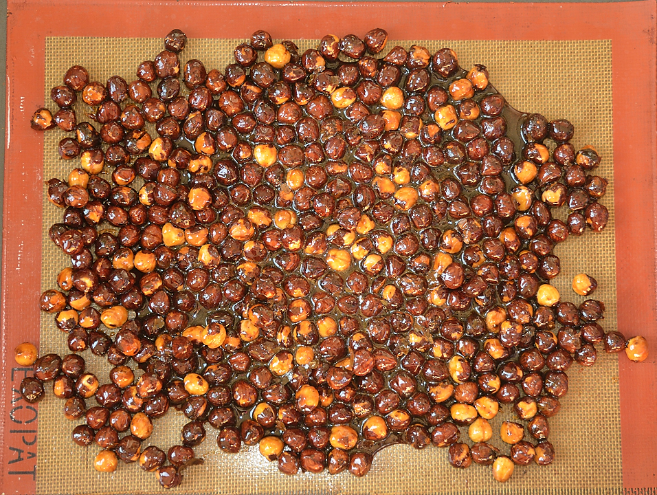 20131221-002-GateauRoyal.jpg - Les noisettes grillées au caramel pour le praliné ... 