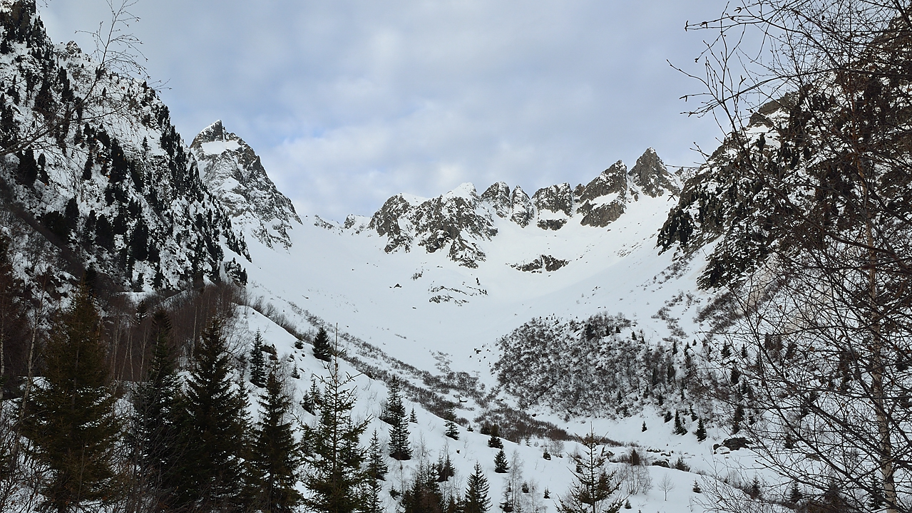 20140111-002-GrdMiceau.jpg - Le Vallon de la Pierre, avec a gauche la Pointe de la Pierre, et a sa droite le col de la Pierre