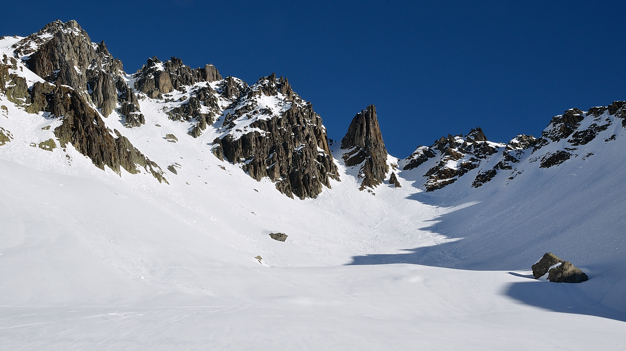 20140112-011-AupduPont.jpg - Arrivee sur le replat: tout droit l'Aiguille de Villonet, et c'est a gauche qu'on monte vers le sommet