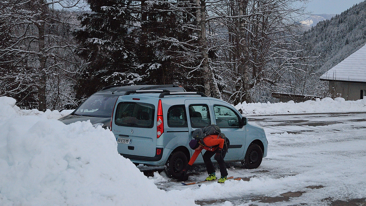20140125-005-Comberousse.jpg - Depart du Gleyzin ... avec de l'equipment tout neuf pour certains