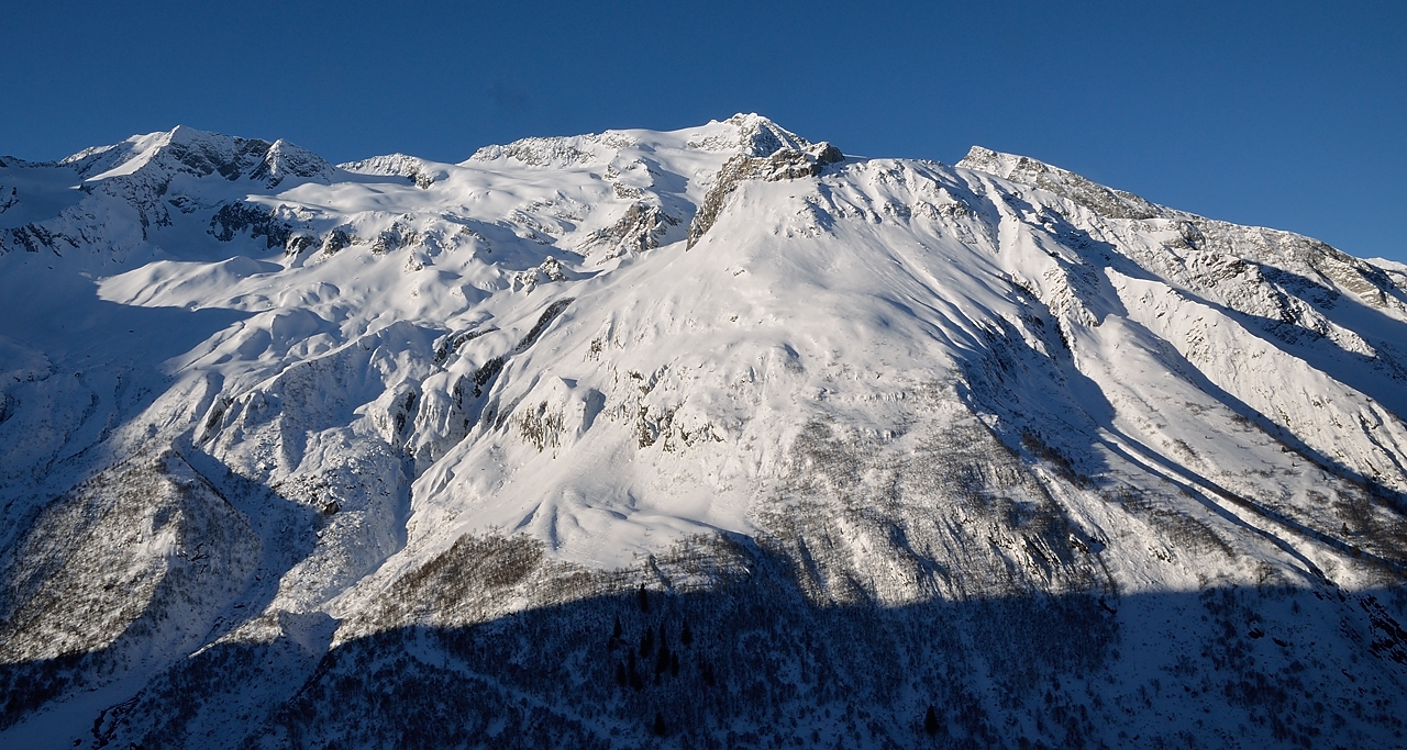 20140309-044-BeccaMotta-etal.jpg - J3 --- Tour par le col de Roche Noire : dans la montee vers le refuge de Plaisance (apres le passage le plus difficile) on a une belle vue sur le Grd Bec
