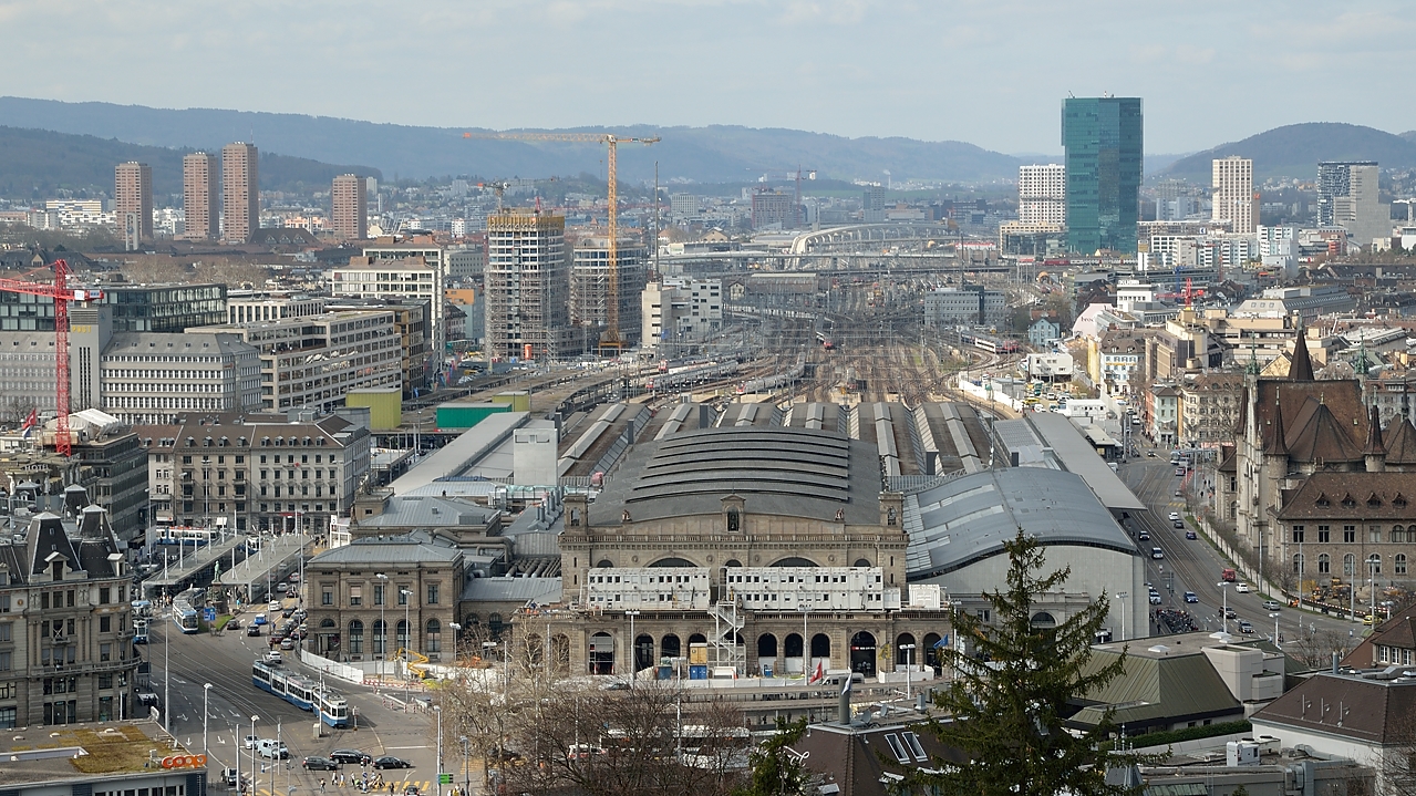 20140319-042-ETHZ.jpg - Views around ETH and university: view from the university/ETH terrace on the railway station at the Limmat and the new ever extending city