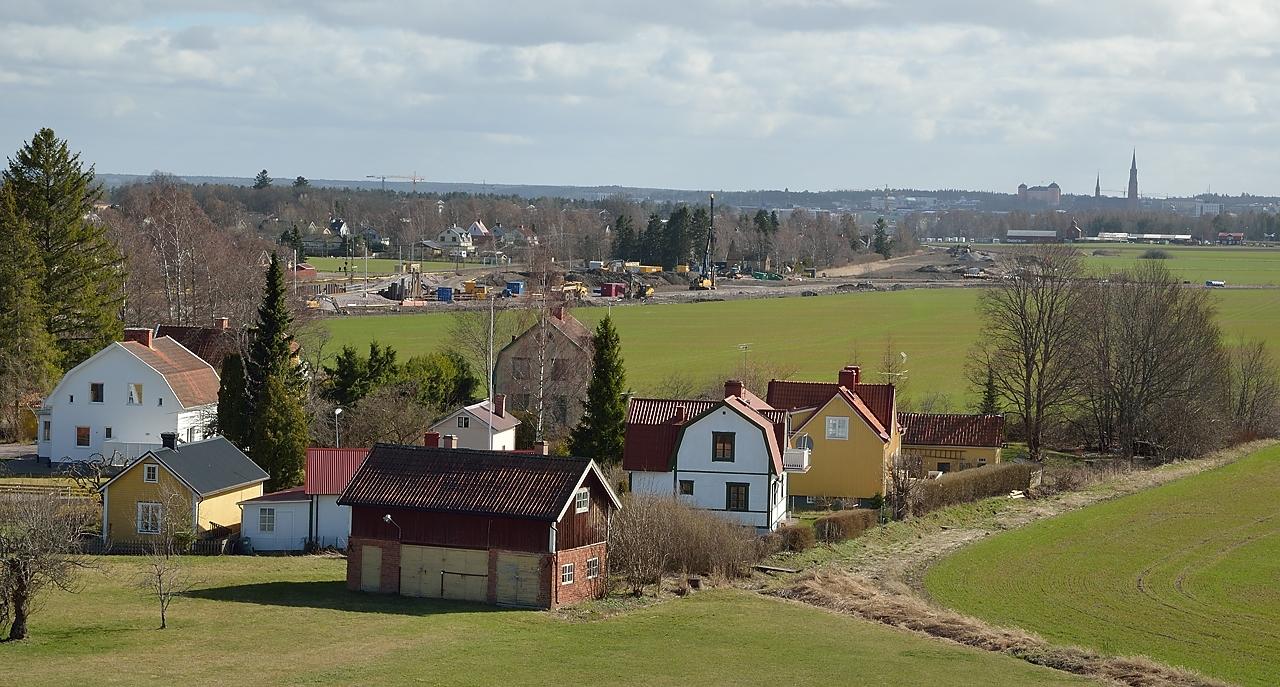 20140413-126-Upps+Stockh.jpg - View from Gamla Uppsala on the new cathedral of the new Uppsala