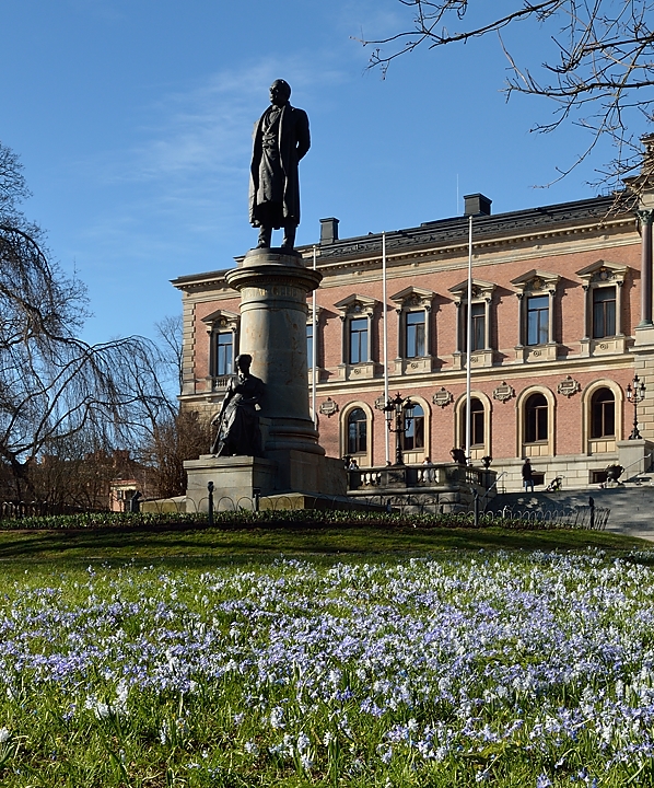 20140412-011-Upps+Stockh.jpg - Everywhere the same story: an important guy ...