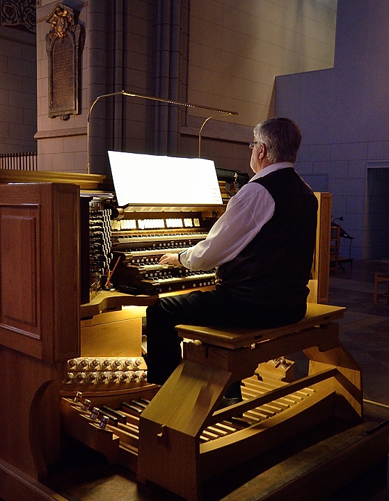 20140412-024-Upps+Stockh.jpg - And an organist training for a concert: beautiful pretty modern and difficult music