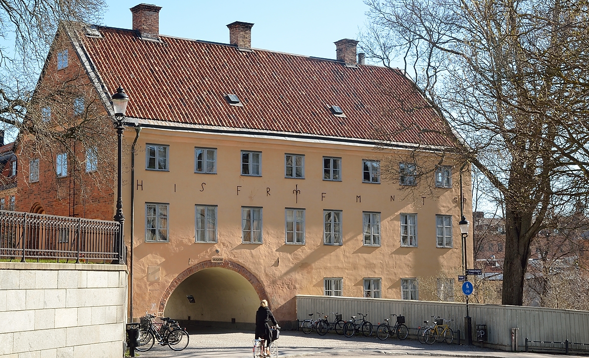 20140412-038-Upps+Stockh.jpg - The passage from the cathedral to the city
